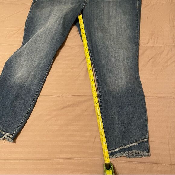 Torrid Women's Blue Denim TALL Cropped Ankle Jeans Fringe Hem Mid Rise Size 16T - Picture 10 of 10